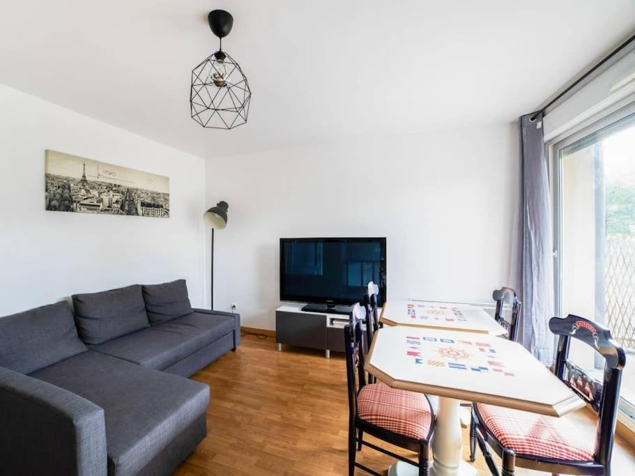 Les Paves De Prague - Appartement Pour 4 A 10 Minutes De Disneyland Paris Montevrain Exterior photo