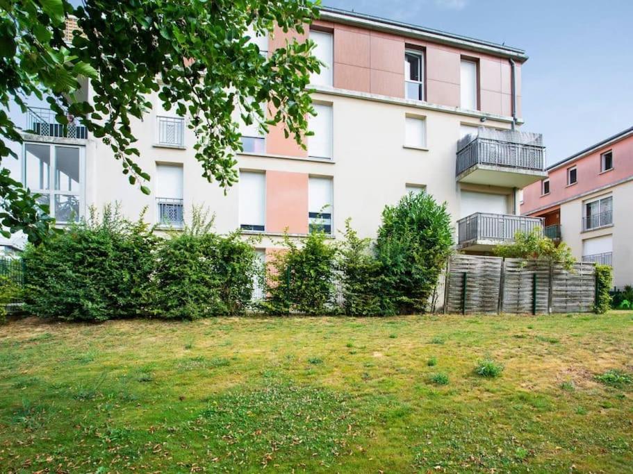 Les Paves De Prague - Appartement Pour 4 A 10 Minutes De Disneyland Paris Montevrain Exterior photo
